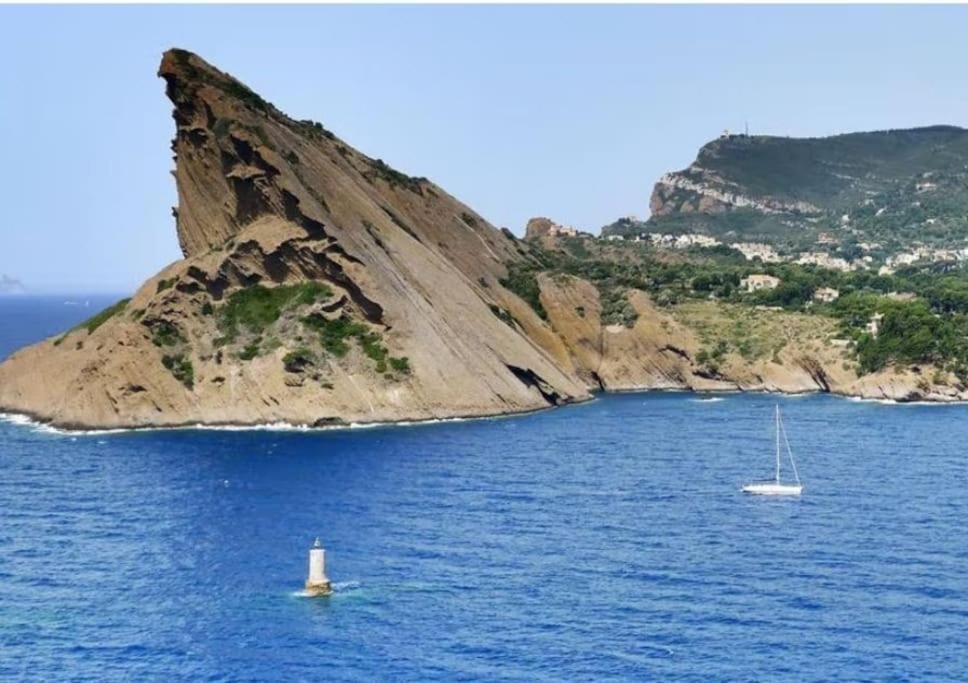 Beau T2 Tout Equipe Sur Le Port, Centre Ville La Ciotat Exterior photo