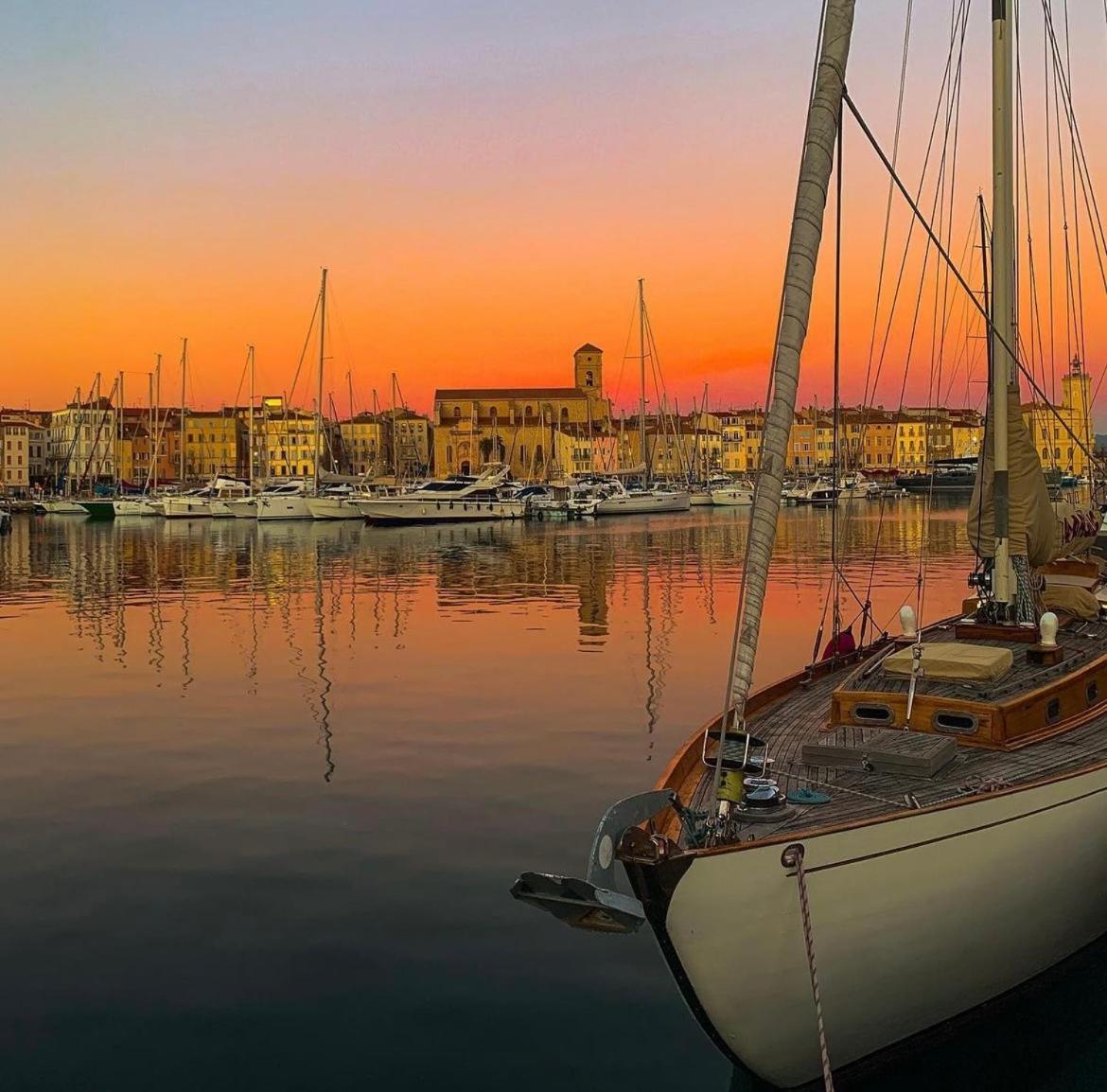 Beau T2 Tout Equipe Sur Le Port, Centre Ville La Ciotat Exterior photo